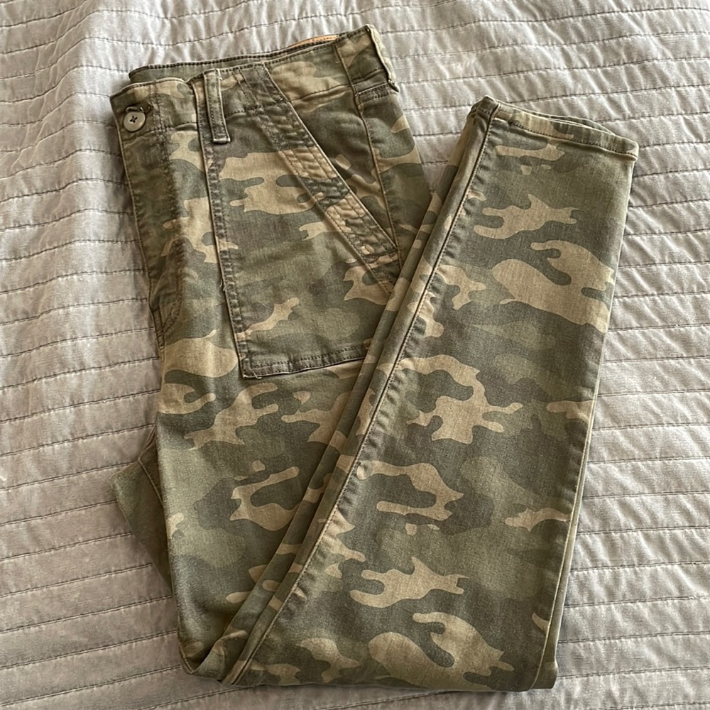 American Eagle high rise jegging crop camo jeans